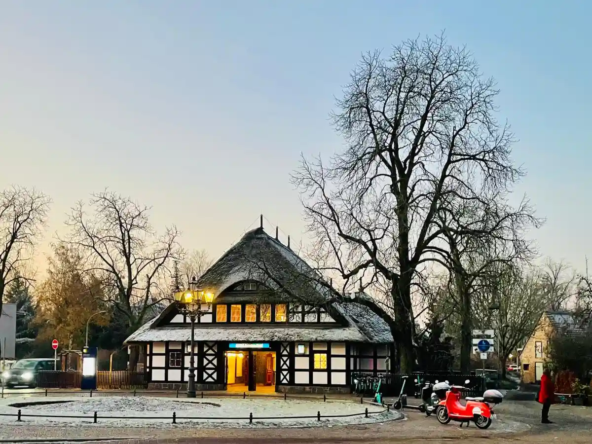 U Bahnhof Dahlem-Dorf und Freie Universität foto