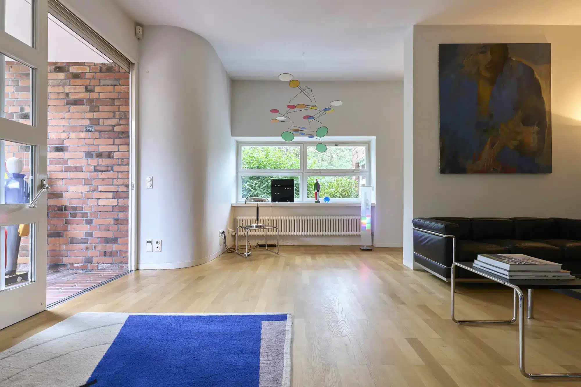 Wohnraum von Haus Karsch mit Blickbezug zum Garten