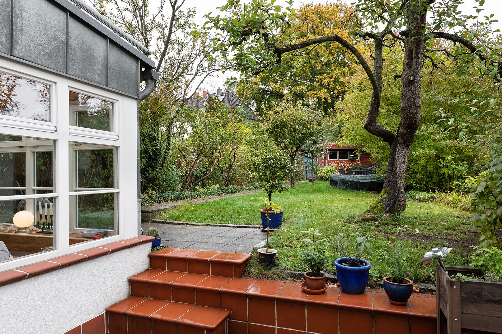 Wintergarten und Blick Garten
